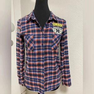 Love Tree Women's Plaid Flannel Button Down with Patches Size small